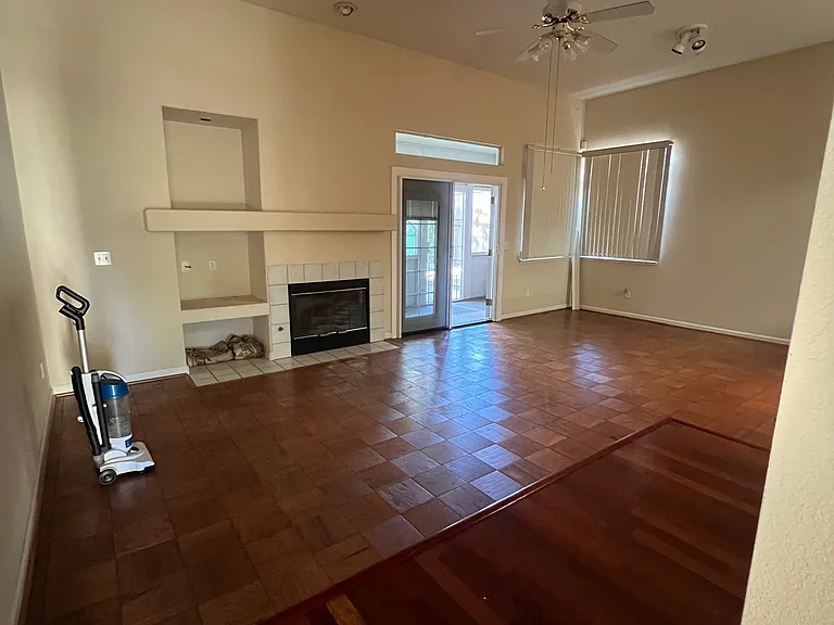 1969 Jamestown Dr — Photo 3