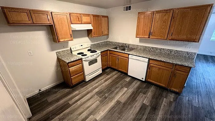2 bed, 1.5 bath, 987 sqft, $1,395 — Photo 4