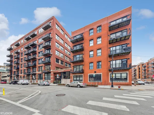 226 N Clinton St APT 309, Chicago, IL 60661