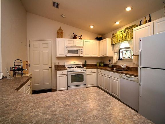 4th image of 426 Marshall Pl