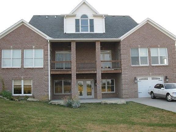 3rd image of 601 Four Winds Dr