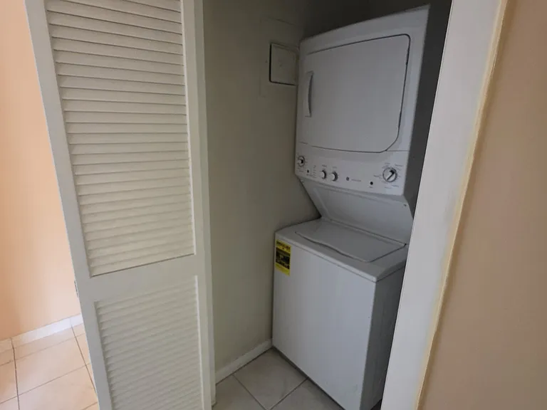 812 NE 2nd St #2 — Photo 13