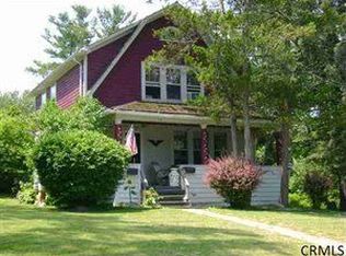 40 Lakeshore Dr, Rensselaer, NY 12144