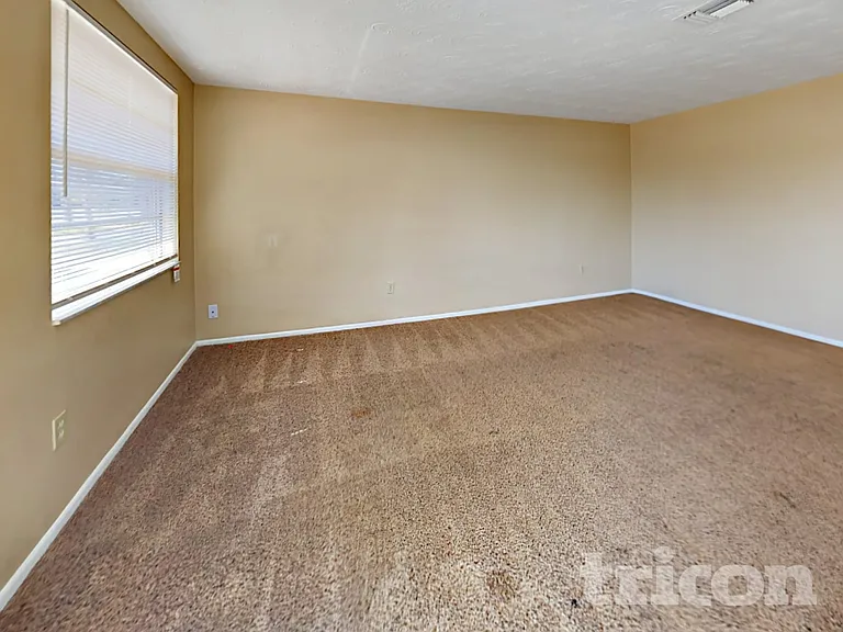 3327 Seffner Dr — Photo 6