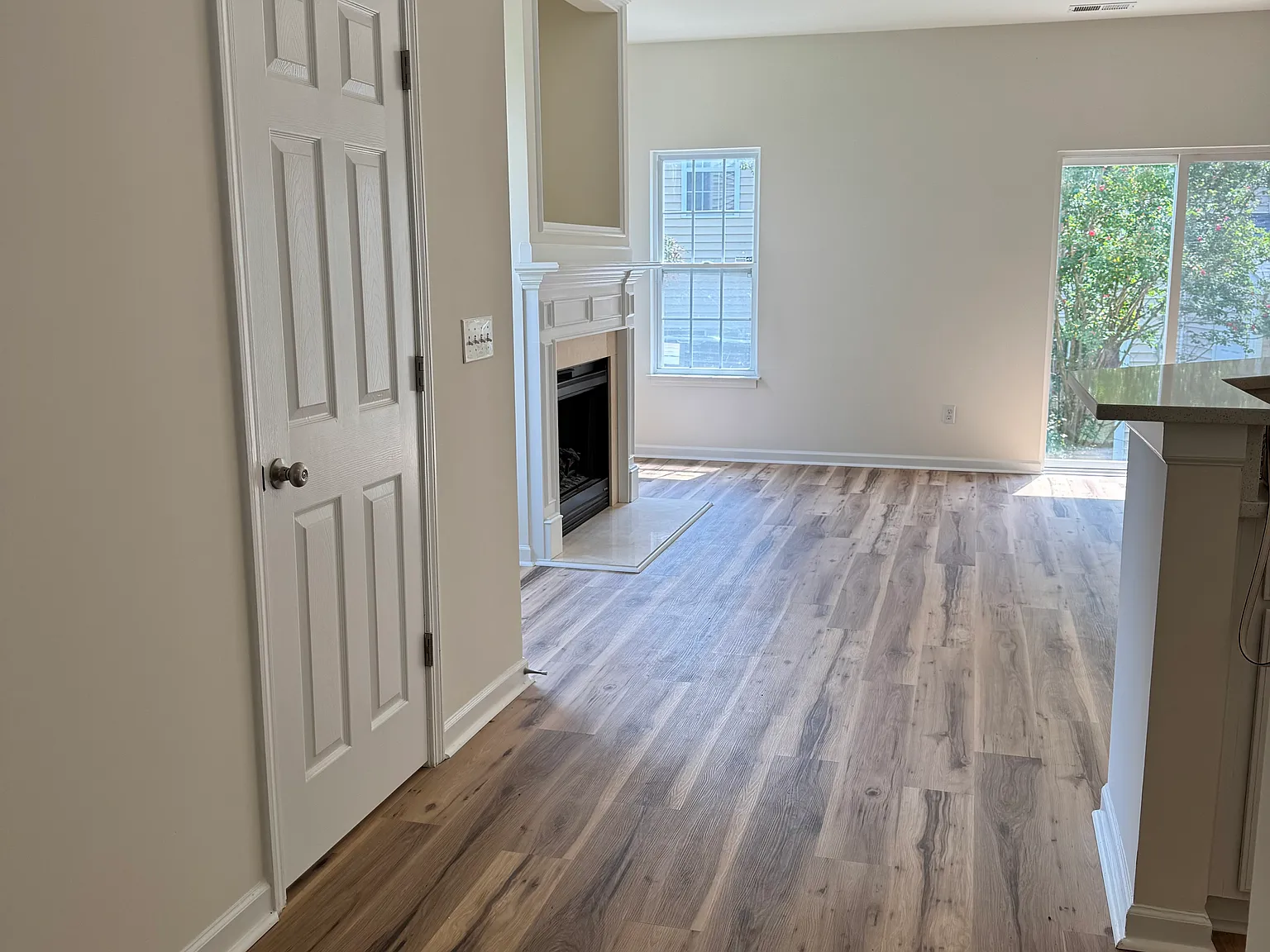 3 bed, 2.5 bath, 1400 sqft, $1,950 — Photo 4