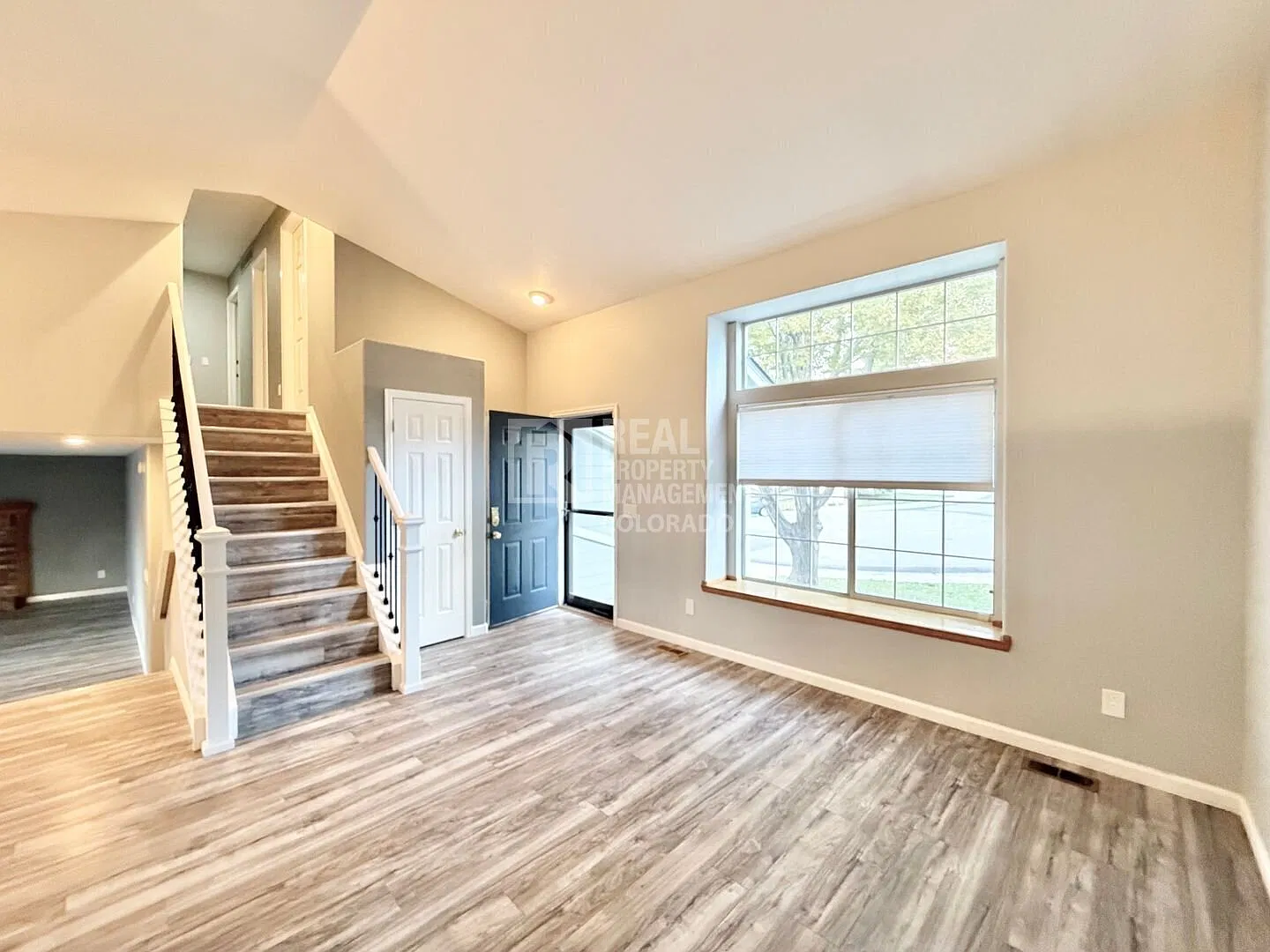 Spacious 4-Bedroom Home with Fenced Yard & 2-Car Garage — Photo 2