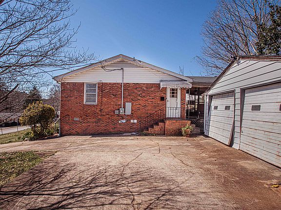 5th image of 36 Maxie Ave
