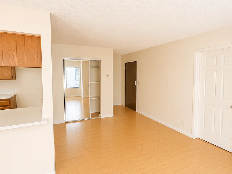 13406 Moorpark St #102 — Photo 5