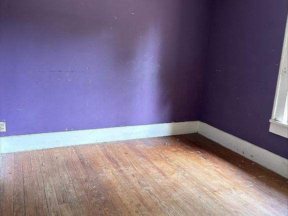 2nd image of 914 W Cedar St