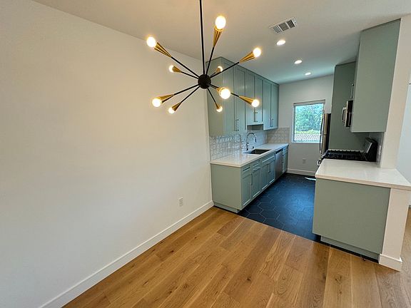 4th image of 500 N Sycamore Ave APT 6