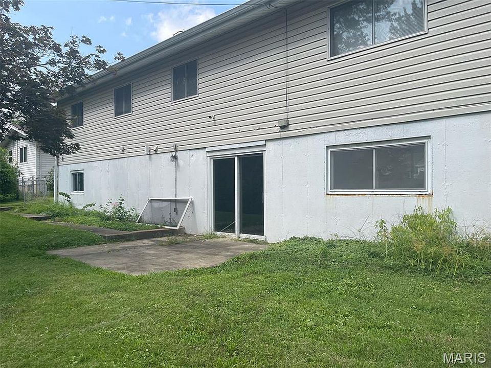 2nd image of 844 Townhouse Ln