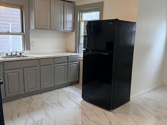 5th image of 383 Cary Ave