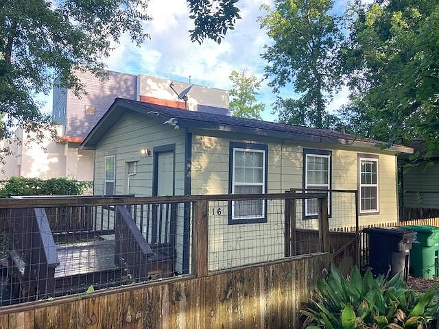 Cute Efficiency Home with Lots of Character.