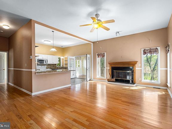 4th image of 203 Mason Runn Ln