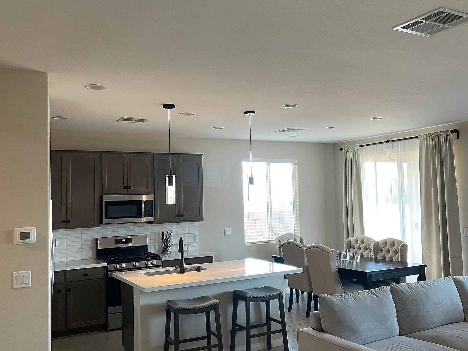 4 bed, 2.5 bath, 1925 sqft, $2,750 — Photo 4