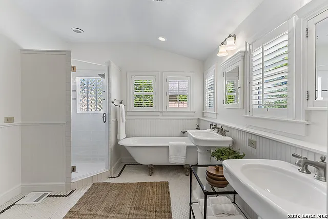 120 Lamont Ave — Photo 12