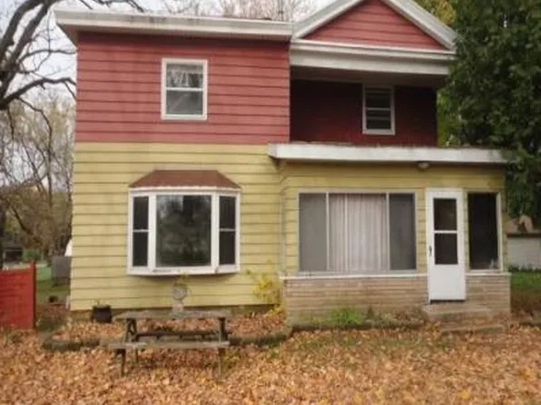 211 Mill St, Fox Lake, WI 53933