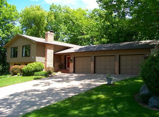 4510 Ches Mar Dr, Eagan, MN 55123