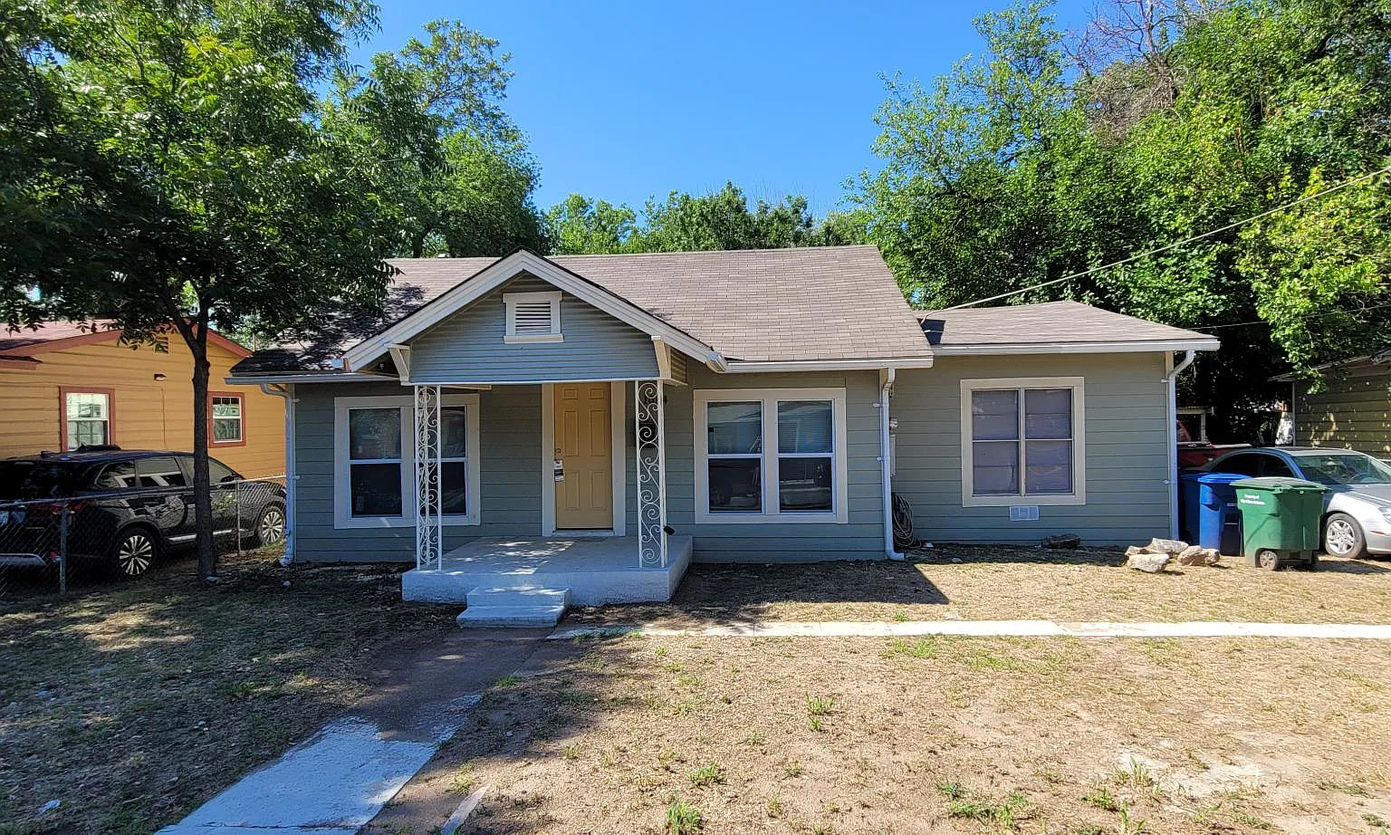 3 bed, 1041 sqft, $1,785 — Photo 1