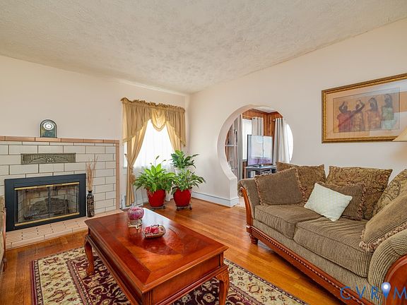 4th image of 1300 Sussex Dr
