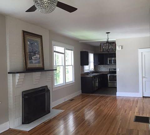 2nd image of 415 Warren Ave