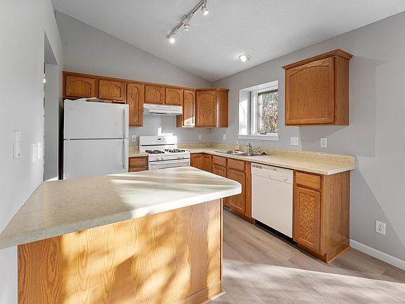 5th image of 618 4th St