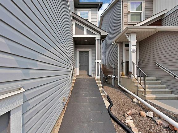 3rd image of 256 S Auburn Glen Close SE