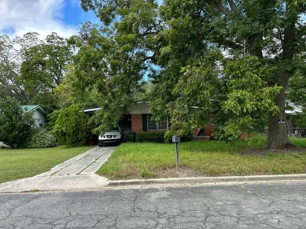 613 2nd St NW, Moultrie, GA 31768
