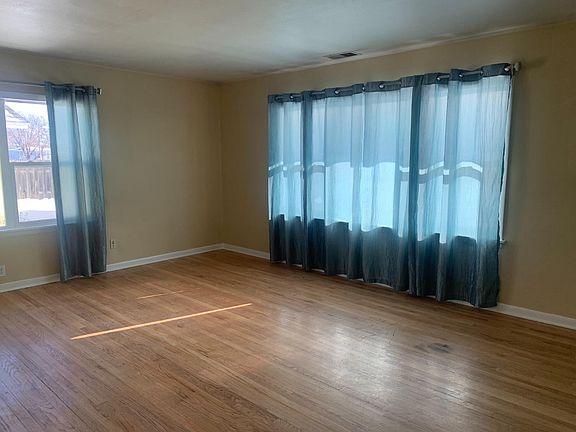 3rd image of 209 W Edwards St