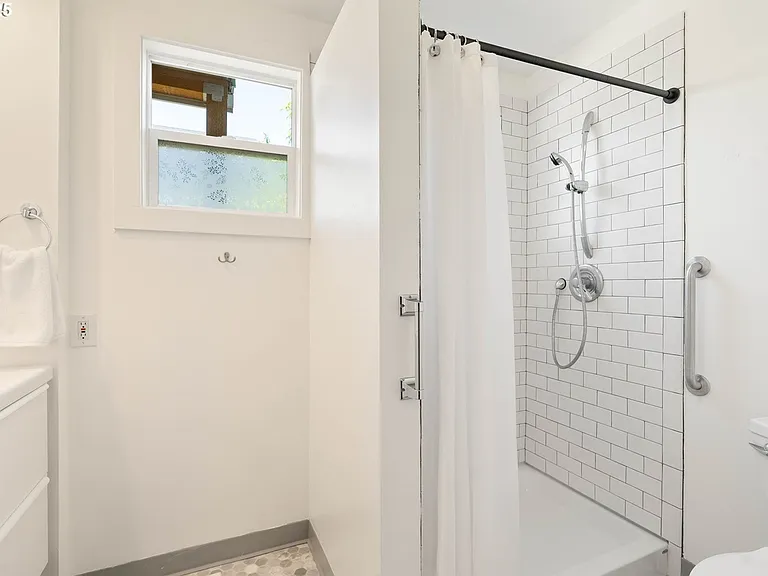 5705 N Albina Ave #1 — Photo 16