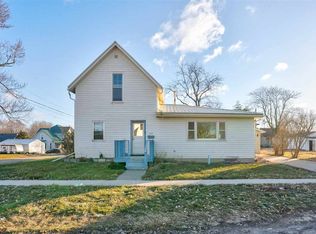 522 N C Ave, Washington, IA 52353