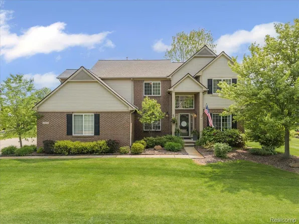 29818 Bradford Dr, New Hudson, MI 48165