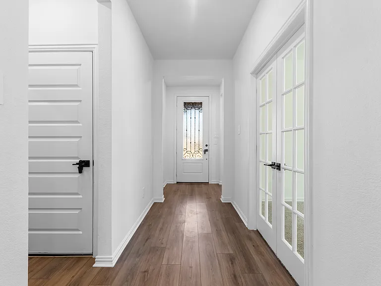 1227 Stockton Trl — Photo 3