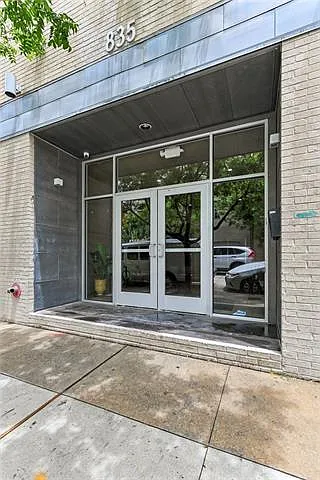 1 bed, 1.0 bath, 836 sqft, $1,950 — Photo 2