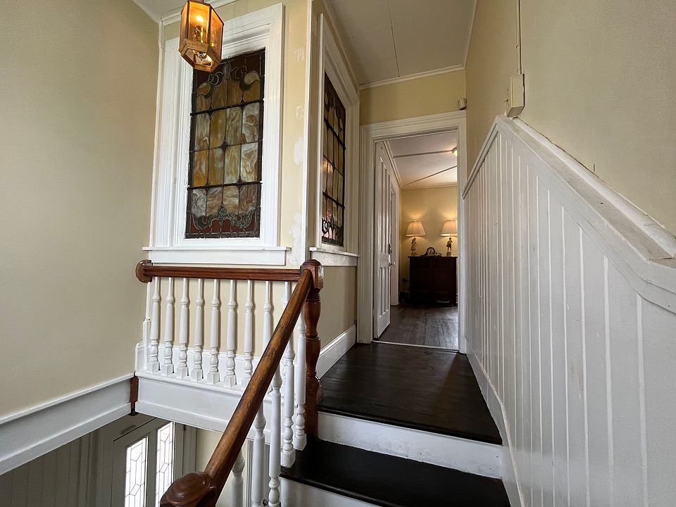 Upstairs entry