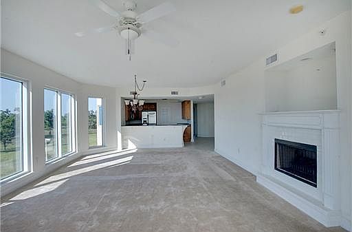 5th image of 2668 Beach Dr #401