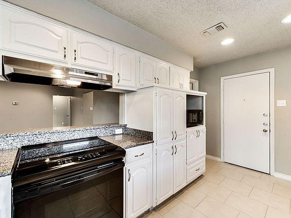 4th image of 1601 Lexington Pl