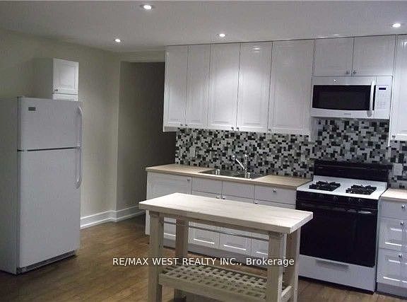 3rd image of 111 Lippincott St