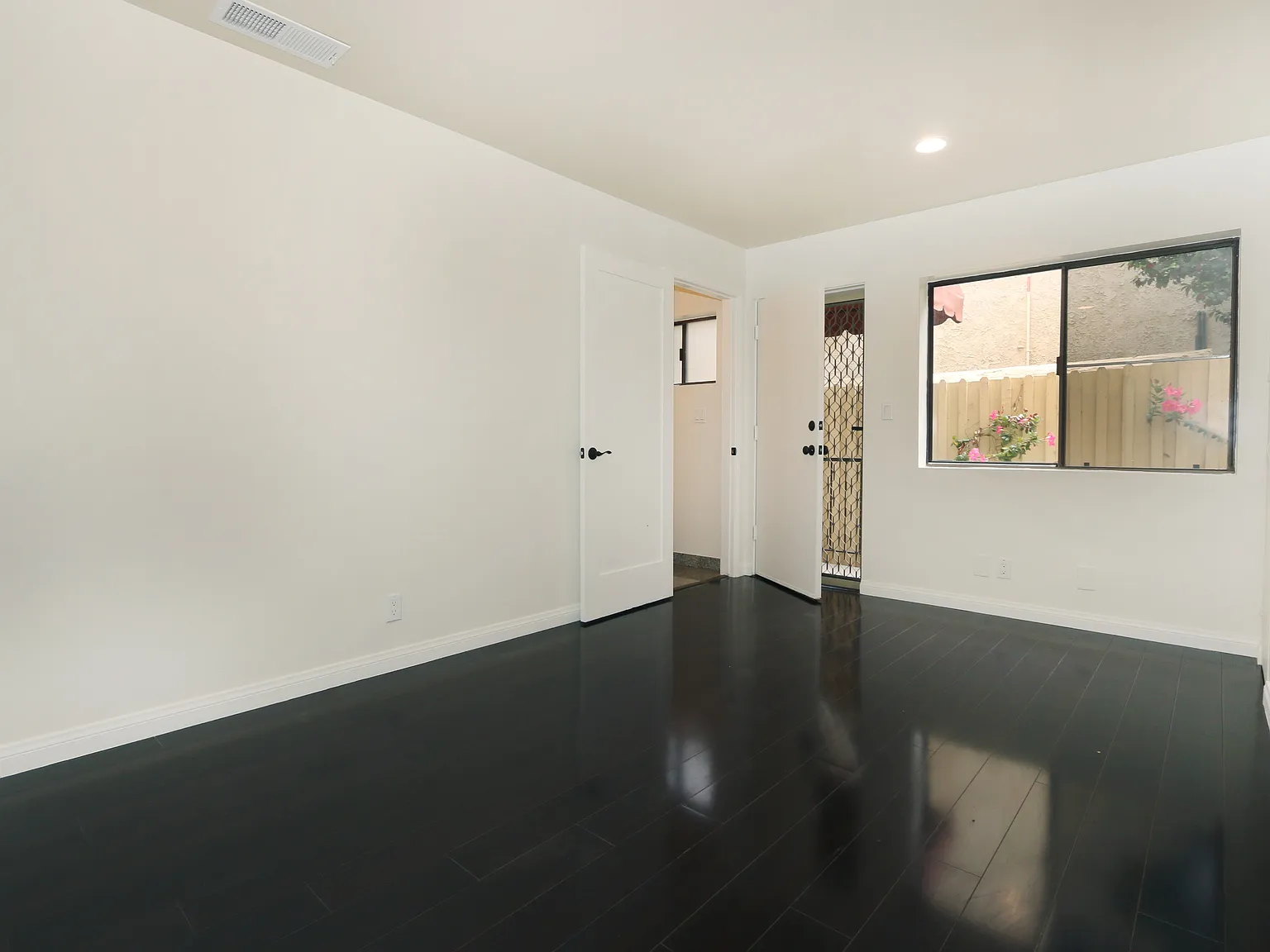 1 bed, 3726 sqft, $1,500 — Photo 2