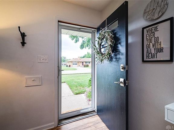 5th image of 709 Larriwood Ave