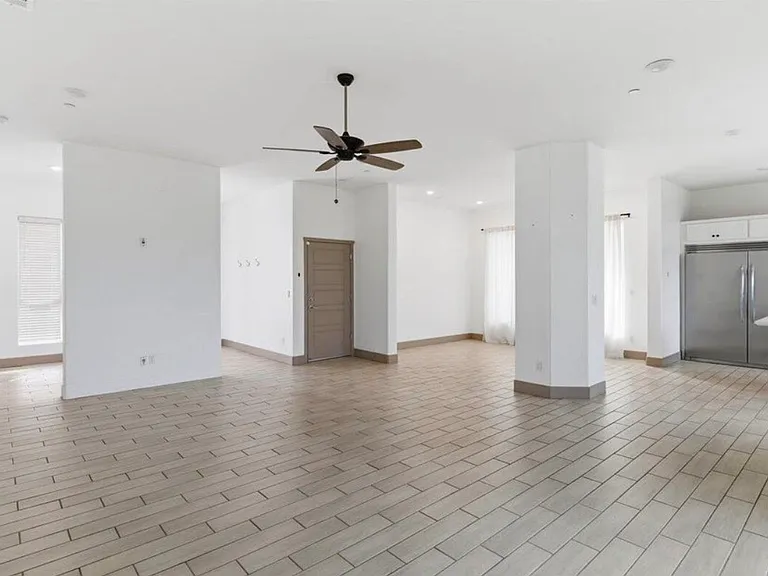 434 E Tyler Ct — Photo 6