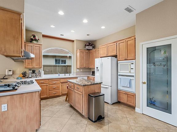 4th image of 2850 Ashland Dr