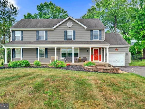 29 State Park Dr, Titusville, NJ 08560