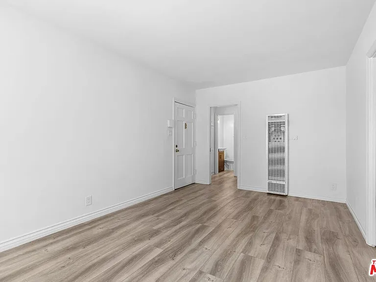 729 Crenshaw Blvd — Photo 8