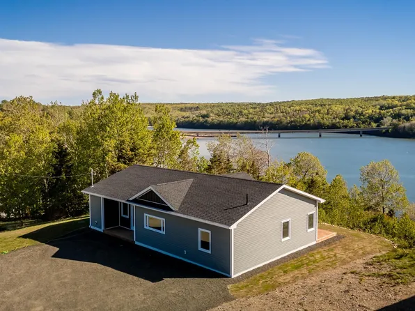 41 Colonial Arms Dr, Deep Brook, NS B0S 1J0