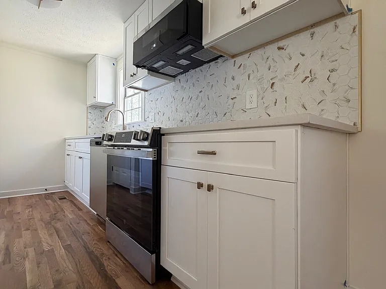49 Nancy Dr — Photo 2