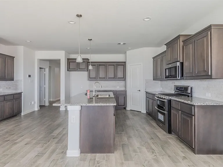 1343 Fox Hollow Rd — Photo 6