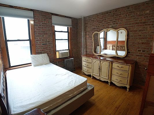 1st image of 424 E 13th St #200