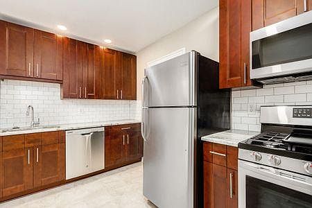 3rd image of 2968 N High St #2970 & 1/2