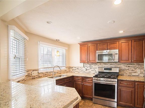 4th image of 42A Knoll Pl #42A